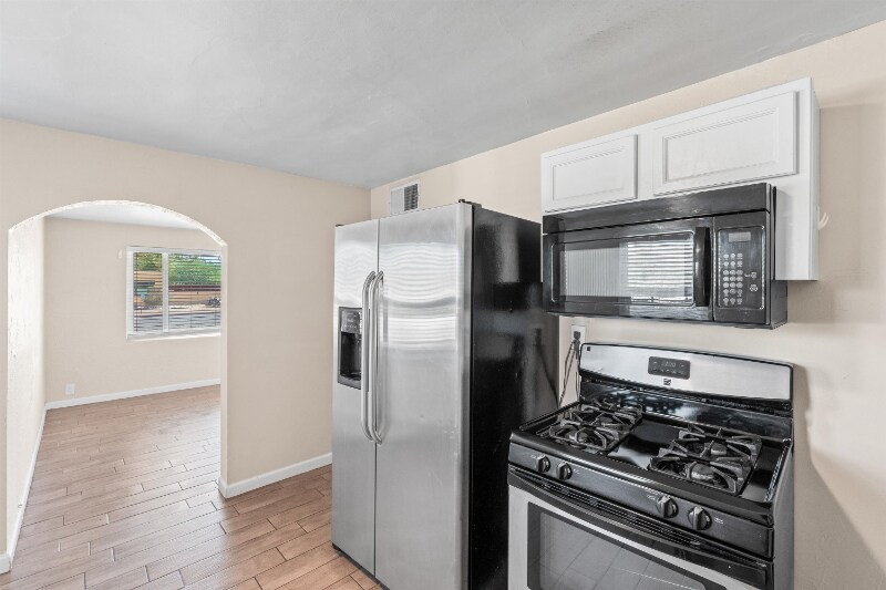 Building Photo - 3833 N Tyndall Ave