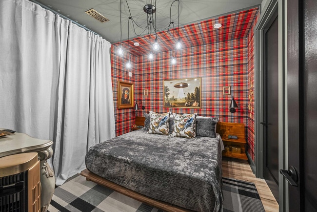 Building Photo - 245 Hermitage Ave