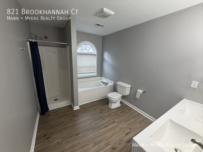 Building Photo - 821 Brookhannah Ct