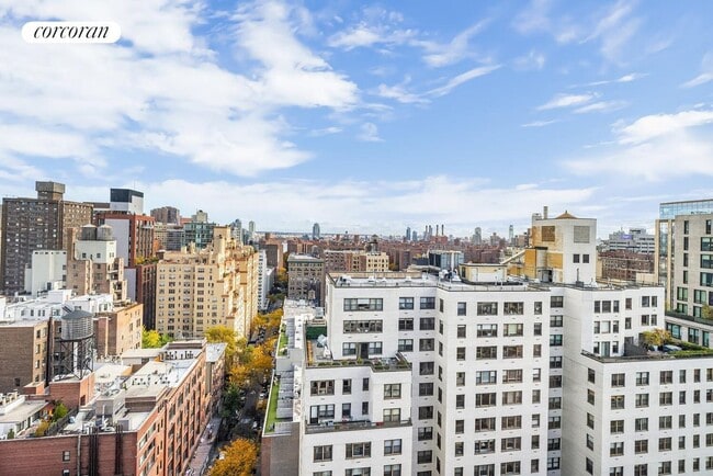 Building Photo - 160 E 22nd St