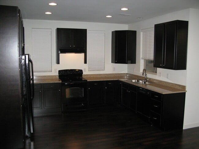 Building Photo - 2420 Uinta St