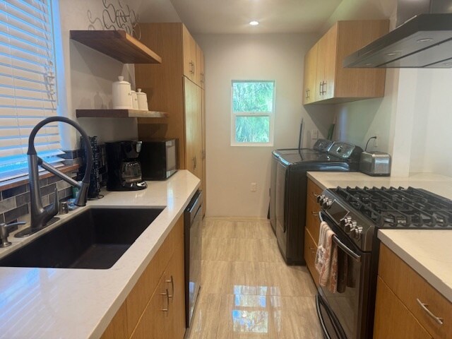 Kitchen angel 2 - 4050 Davana Rd