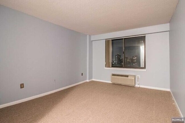 Building Photo - 307 Prospect Ave