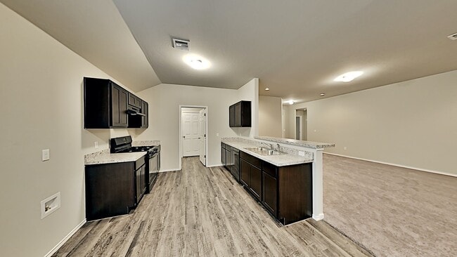 Building Photo - Very nice 3 Bedroom 2 Bath Home in Yukon S...