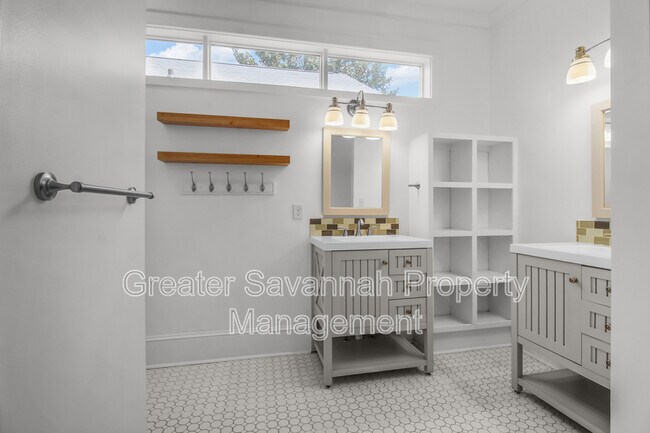 Building Photo - 419 E 54th St