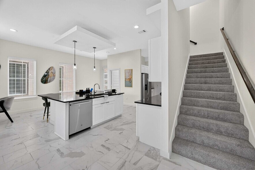 Building Photo - 2926 El Fenice Ln