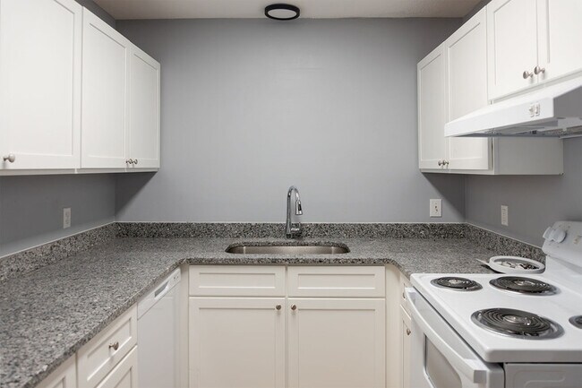 Building Photo - 413 E 7th Ave