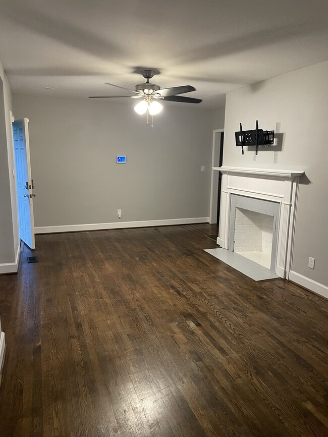 Building Photo - 2520 Brentwood Pl