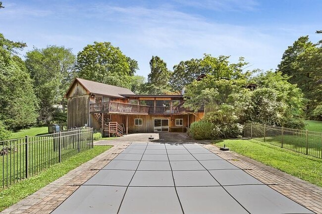 Building Photo - 7 Alpine Dr