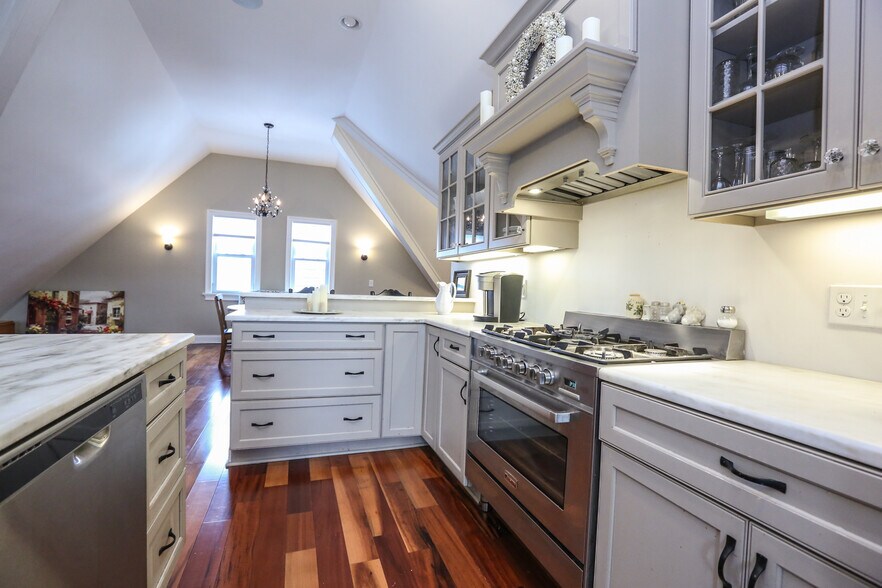 Building Photo - 11 Pleasant St