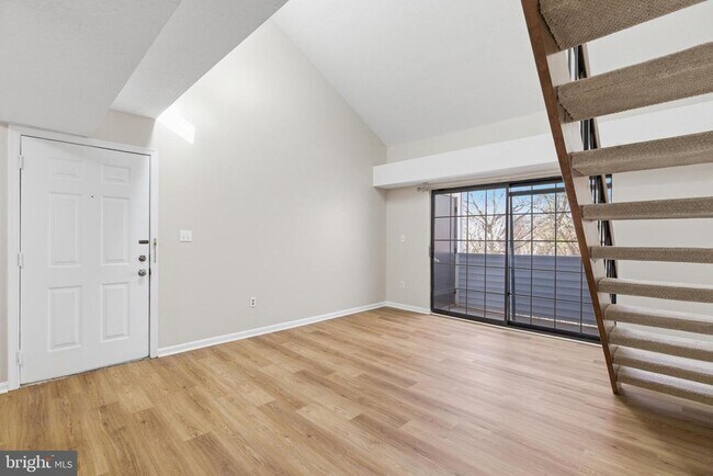 Building Photo - 1647 Carriage House Terrace