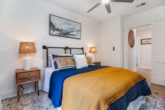 Building Photo - 919 SW 6th Ave