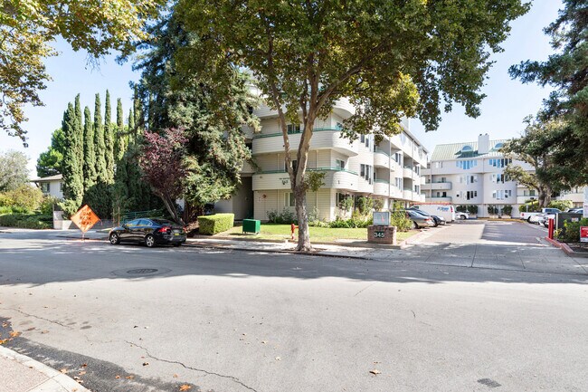 Building Photo - 345 Sheridan Ave