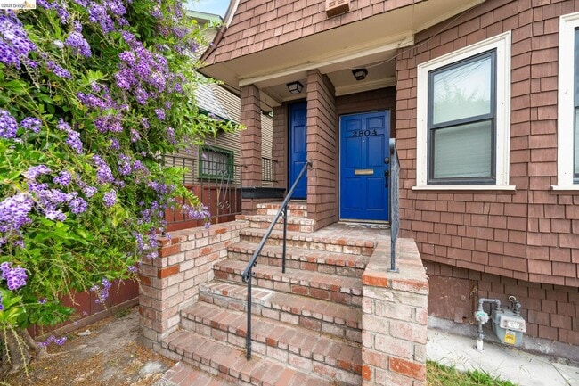 Building Photo - 2804 Adeline St