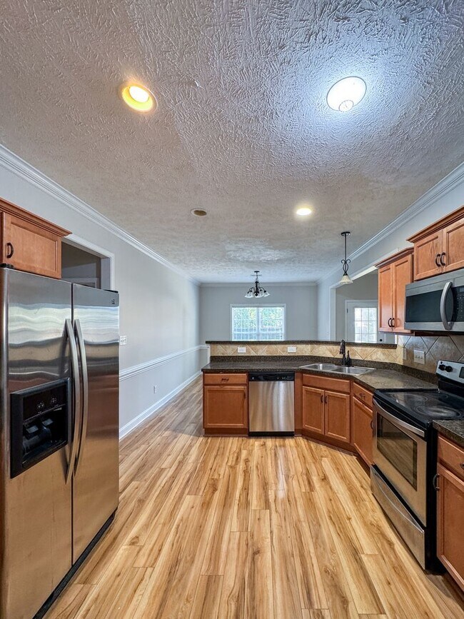 Building Photo - 2423 Kimbolton Drive