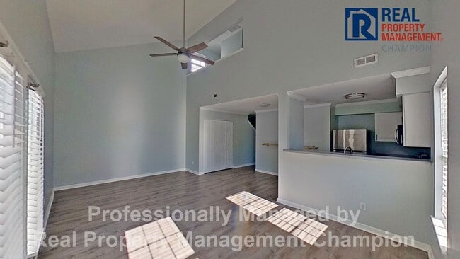 Building Photo - Cute 3 BD/2 BA Townhome Style Near UNCW