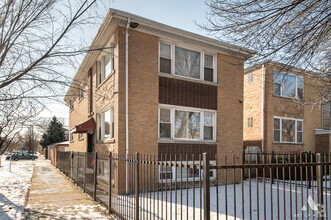 Building Photo - 2750 N Linder Ave