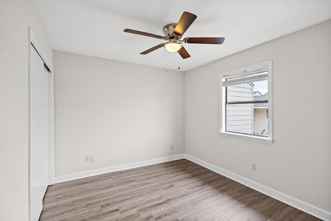 Building Photo - 3/2 townhouse at the Rez!