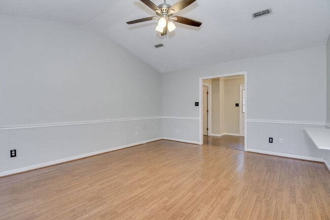 Building Photo - Ranch In Columbia County