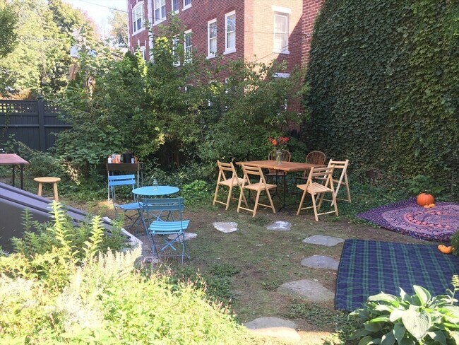 Building Photo - 26 Linnaean St