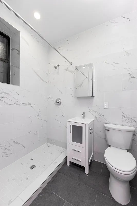 Building Photo - 331 W 16th St