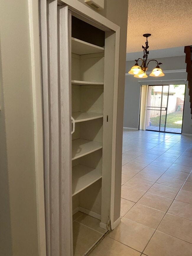 Building Photo - 2738 Hunt Club Ln