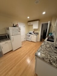 ktichen - 1427 Rawson Ave