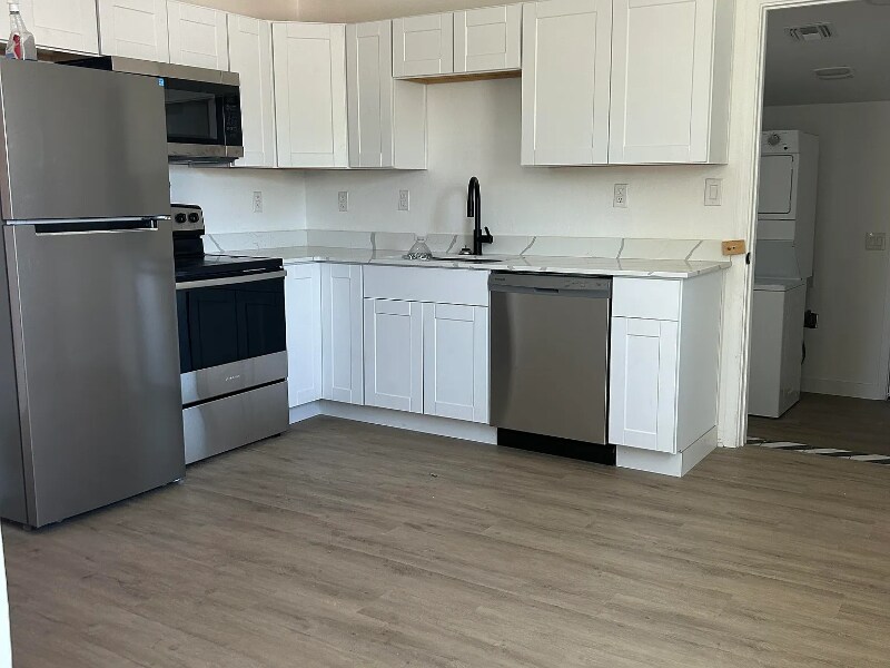 Building Photo - 3243 E Camden St