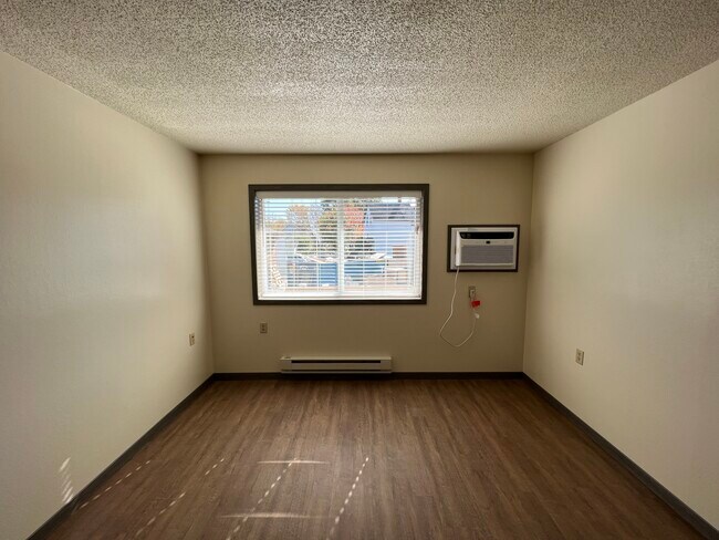 Building Photo - 117 Maine St