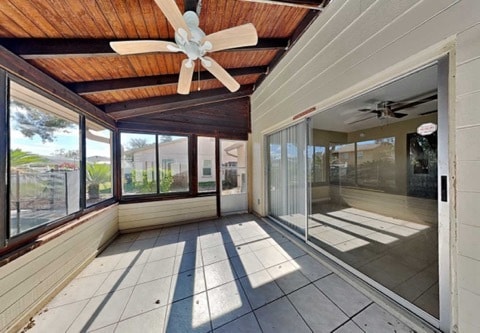 Primary Photo - 1624 Palm Leaf Dr