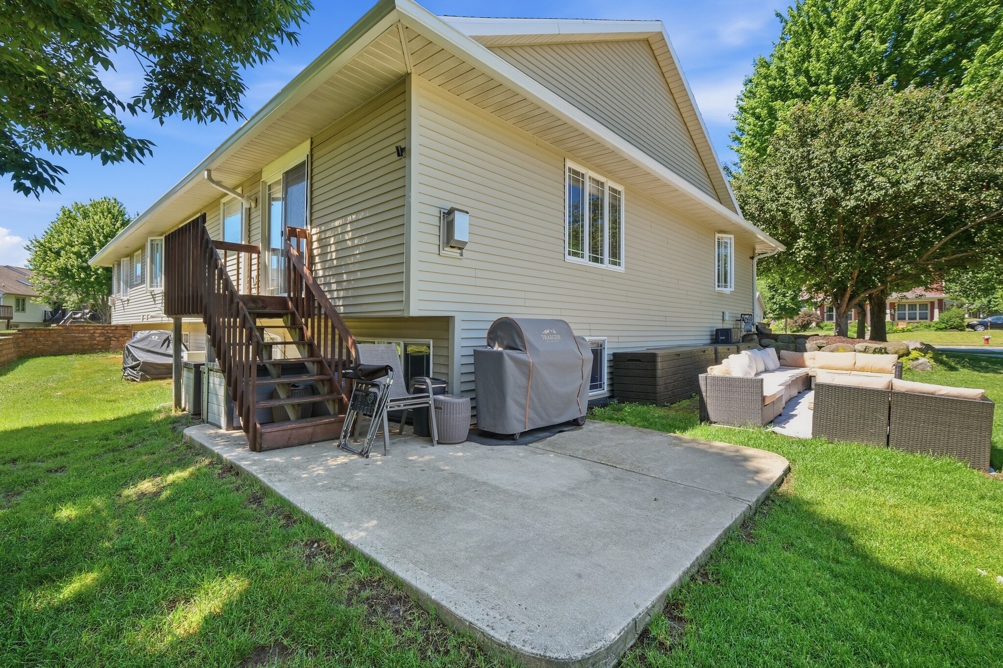 1053 Deck / Patio - 1051 Tamarack Way