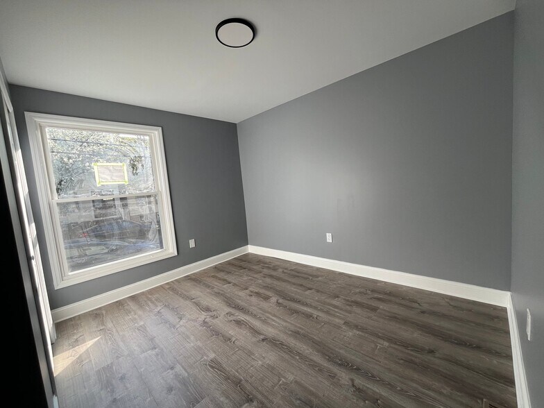 Building Photo - 683 State St