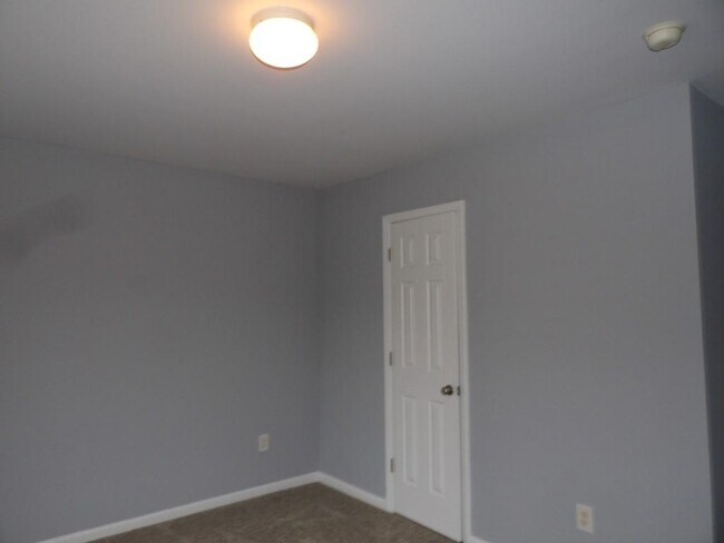Building Photo - 4128 Horseshoe Rd N