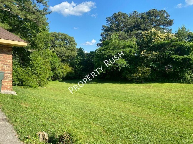 Building Photo - 7612 Bishop Dr