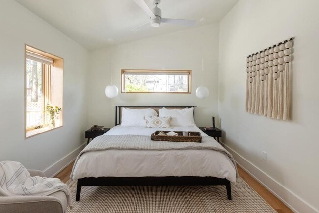 Building Photo - 955 Wylie St SE