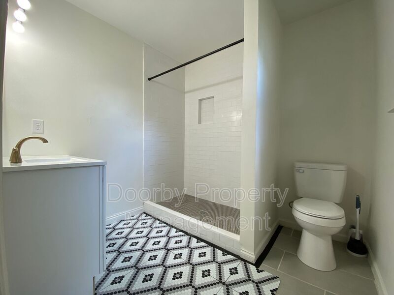 Building Photo - 2310 Cushman St