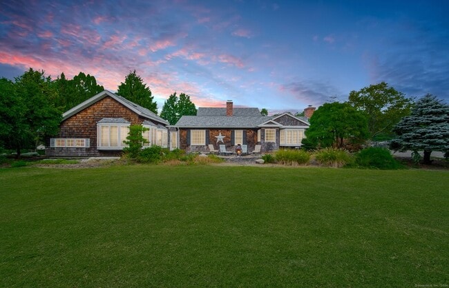 Building Photo - 558 N Roast Meat Hill Rd