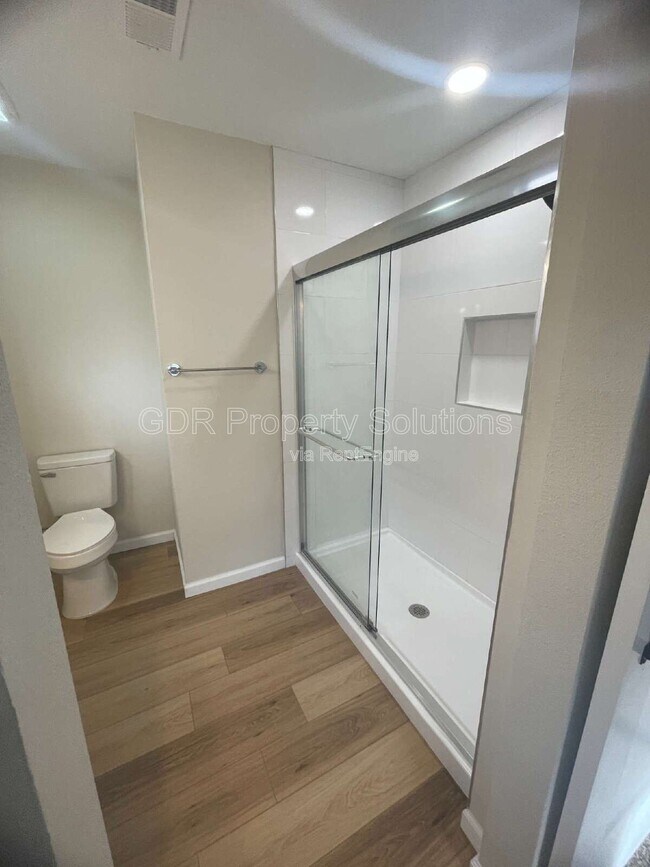 Building Photo - 4733 Platinum Dr NE