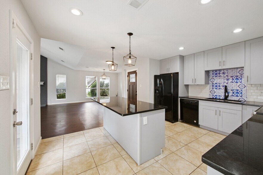 Building Photo - 10415 Eagle Glen Dr