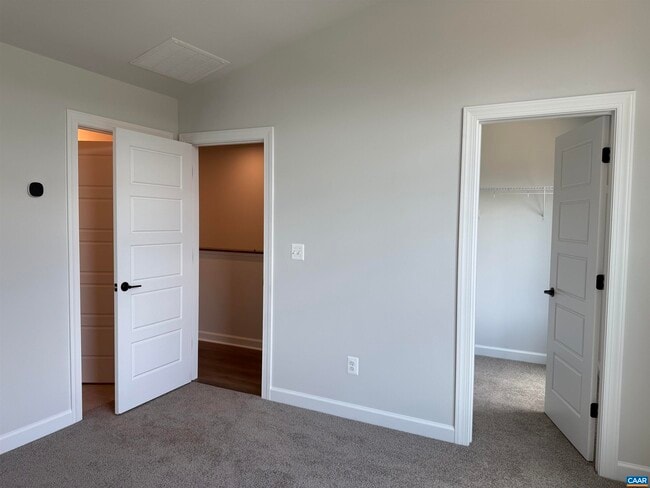 Building Photo - 5426 Golf Dr