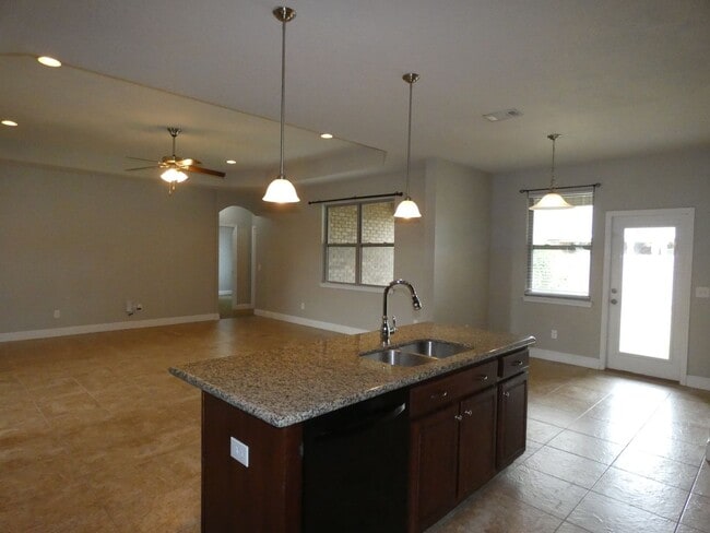 Building Photo - Spacious 5-Bedroom Home