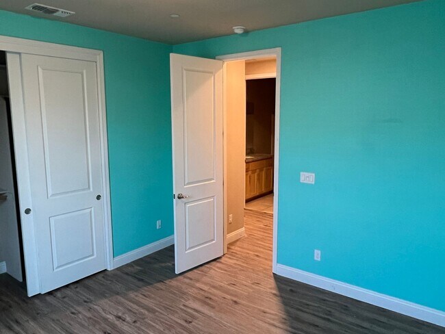 Building Photo - Newer Low Maintenance Home off Glenn and S...