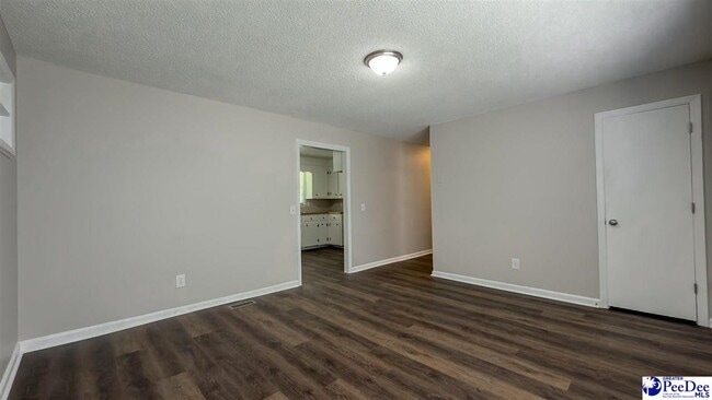 Building Photo - 1109 E Macree Terrace