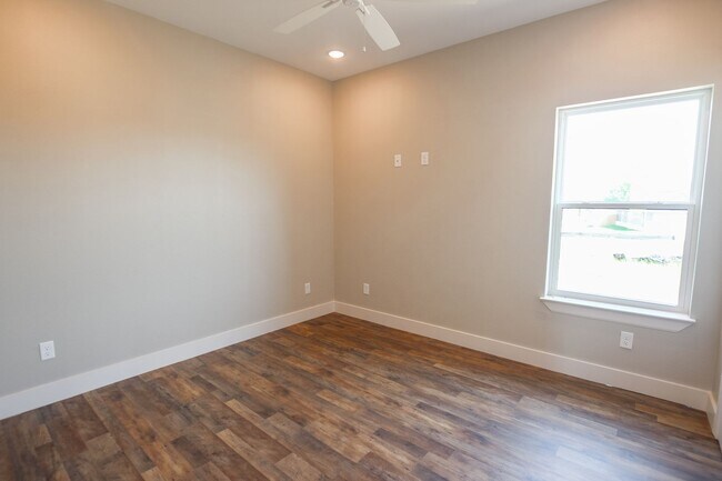 Building Photo - Available Now! New Construction 3 Bed 2 Ba...