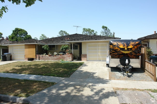 Building Photo - 499-497 Westlake Dr