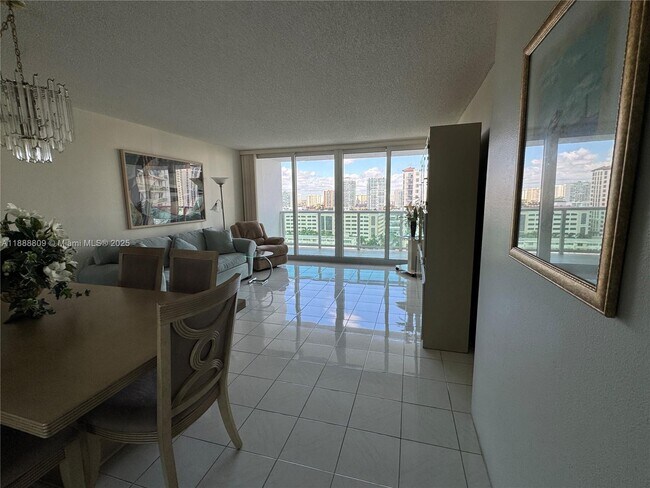 Building Photo - 100 Bayview Dr