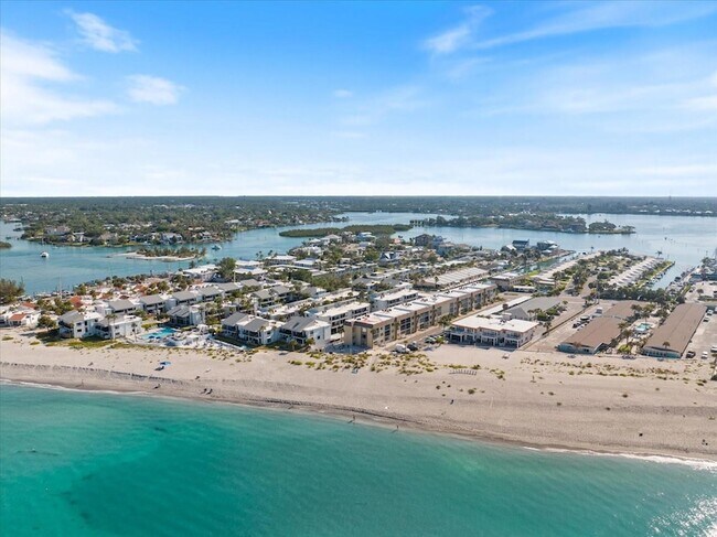 Building Photo - 1400 Tarpon Center Dr