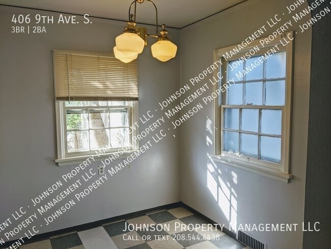 Building Photo - 406 9th Ave S