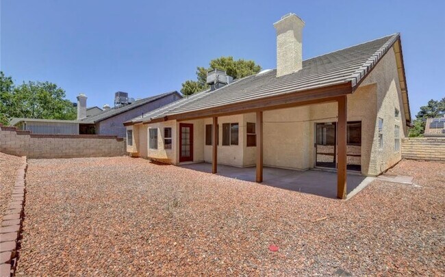 Building Photo - 1735 Navarre Ln