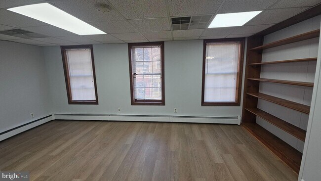 Building Photo - 117 S Warren St